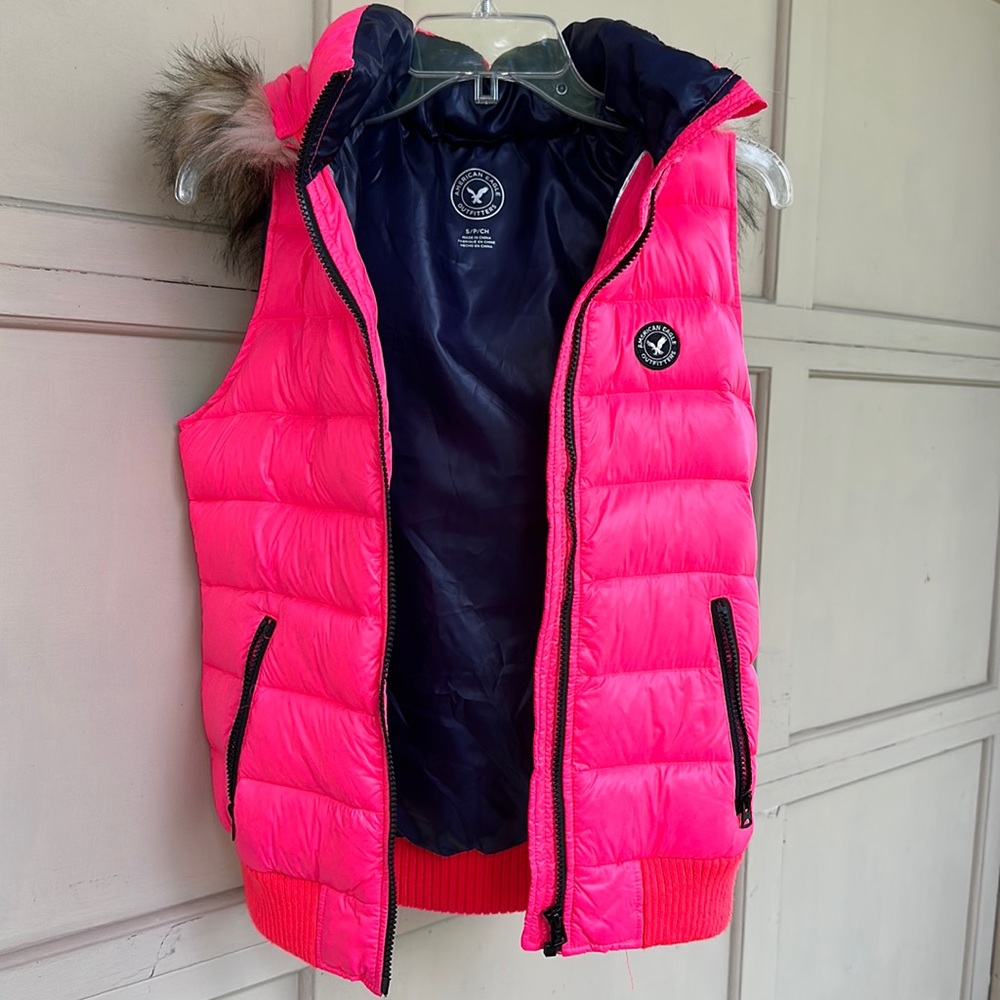 PINK AMERICAN EAGLE PUFFER VEST